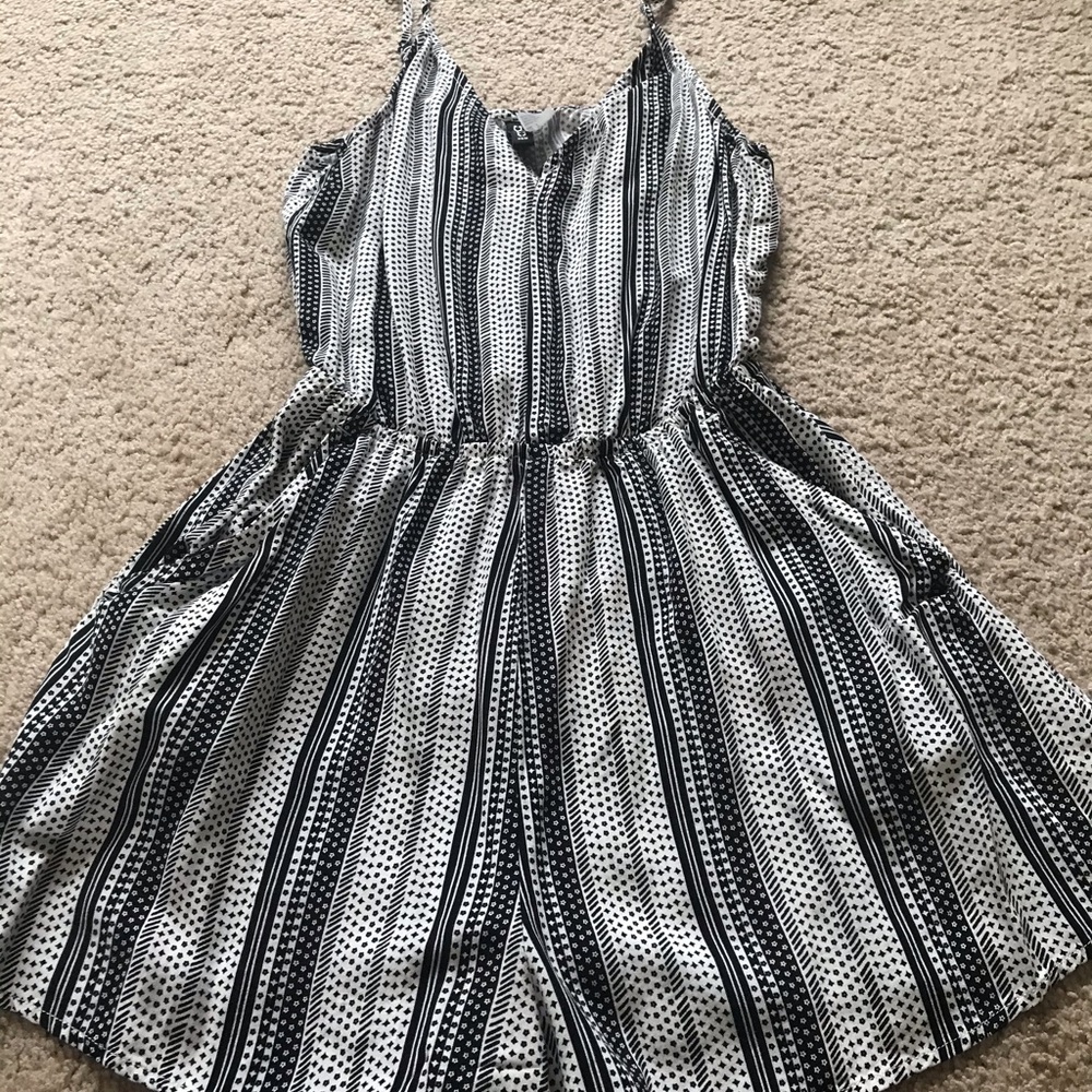 Romper - Picture 2 of 3